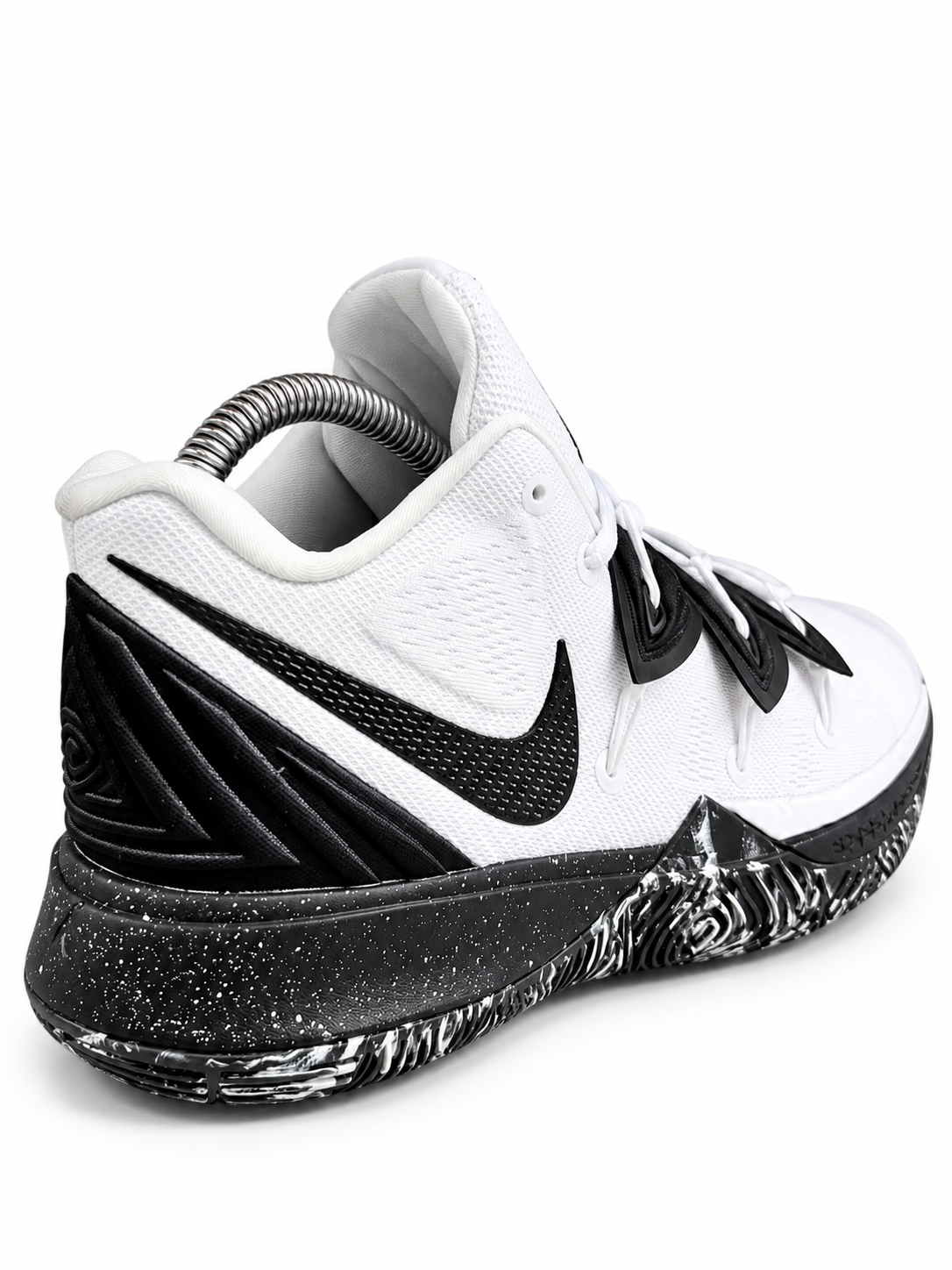 NKK Bota Kyrie Irving 5 3392 Blanca-Negro